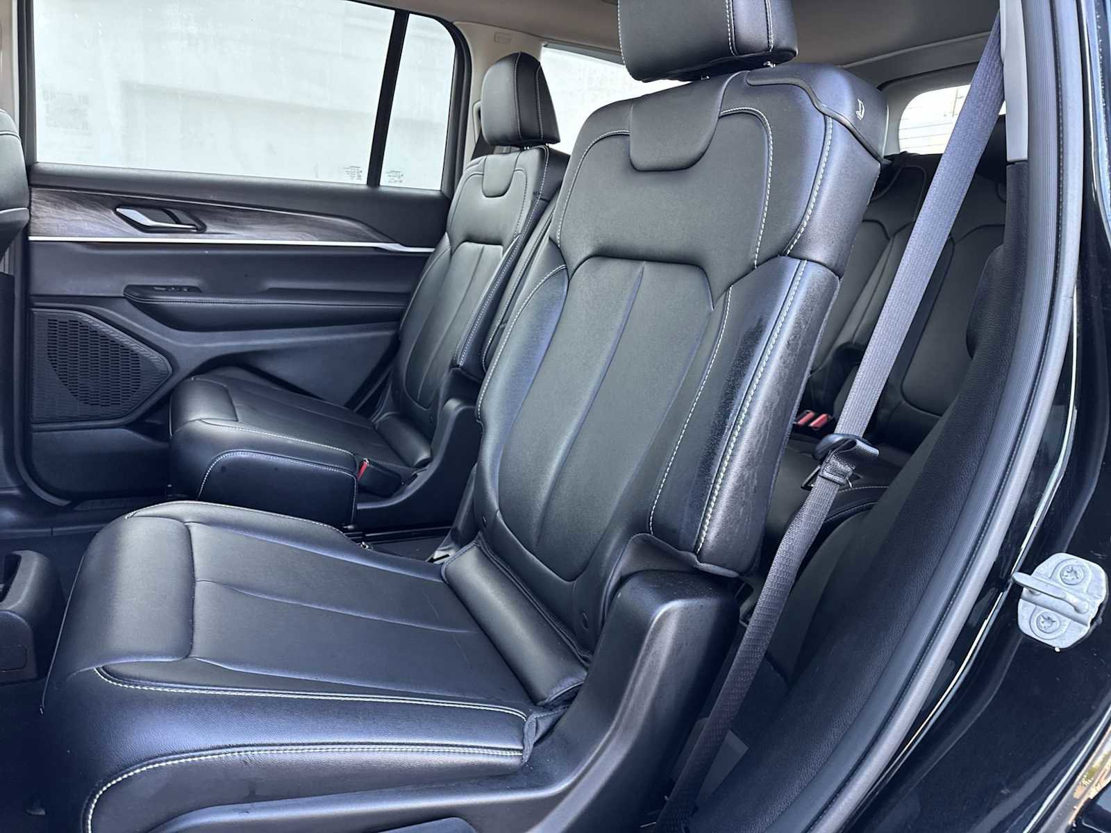Used 2023 Jeep Grand Cherokee L Limited w/ Black Appearance Package image 19