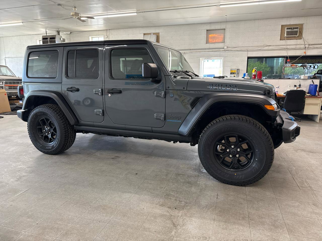 Used 2024 Jeep Wrangler Unlimited image 5