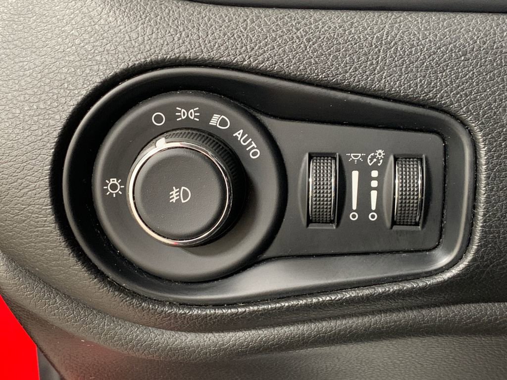 Used 2017 Jeep Renegade Latitude image 12