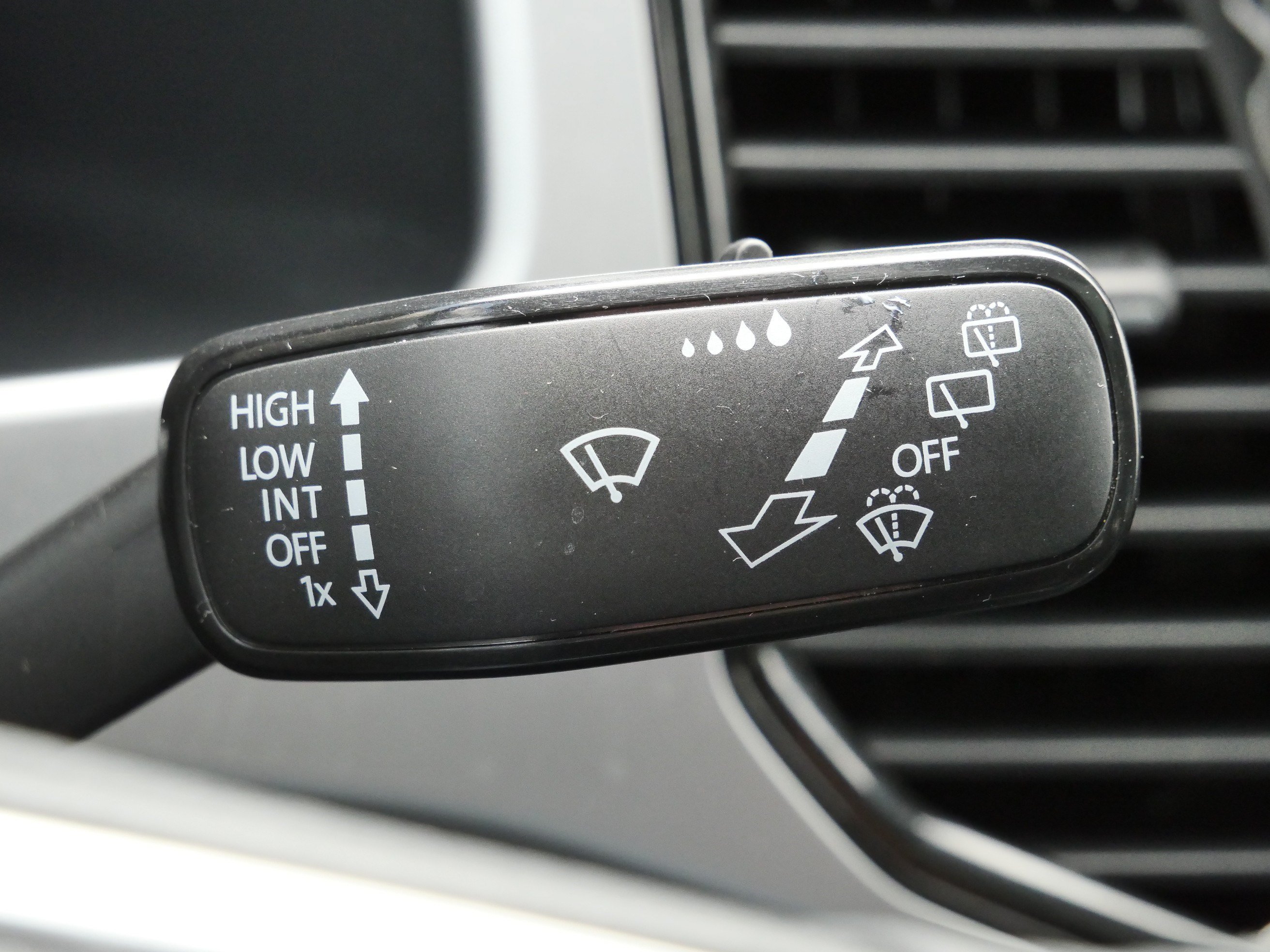 Used 2023 Volkswagen Atlas SEL AWD/4WD image 33