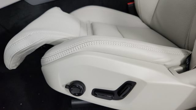New 2026 Volvo XC90 T8 Ultra w/ Protection Package Premier AWD/4WD image 14