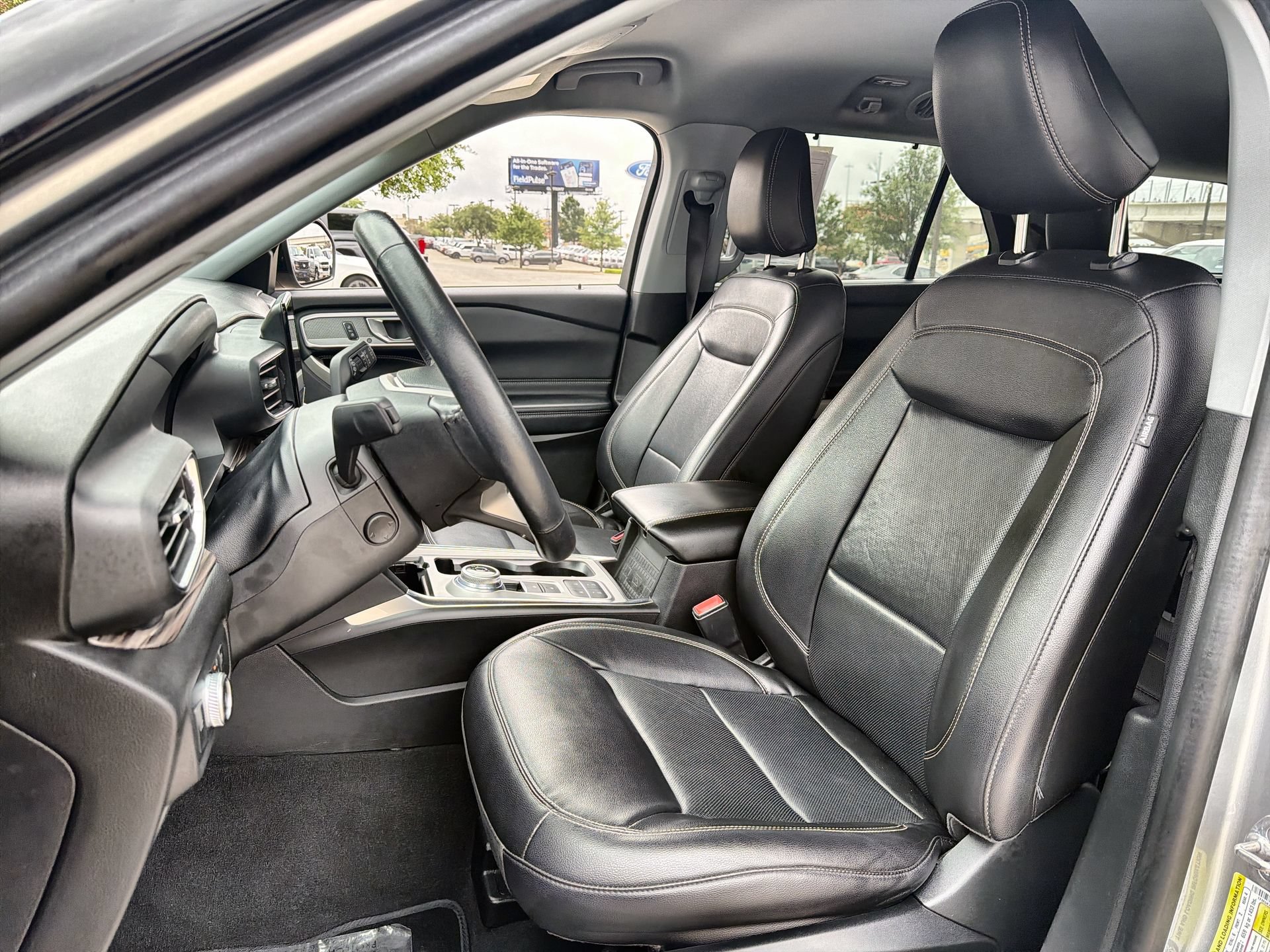 Used 2022 Ford Explorer Limited w/ Equipment Group 301A RWD image 11