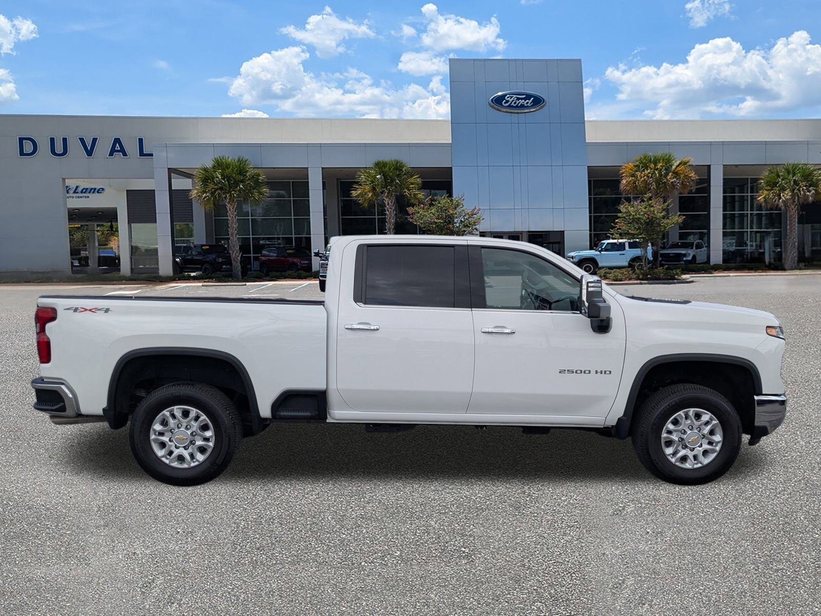 Used 2024 Chevrolet Silverado 2500 LTZ image 2