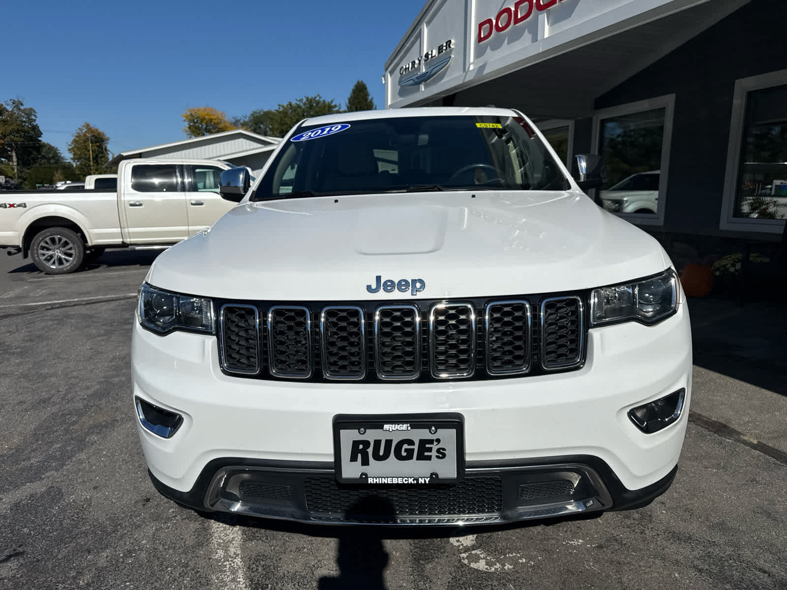 Used 2019 Jeep Grand Cherokee Limited w/ Trailer Tow Group IV AWD/4WD image 9