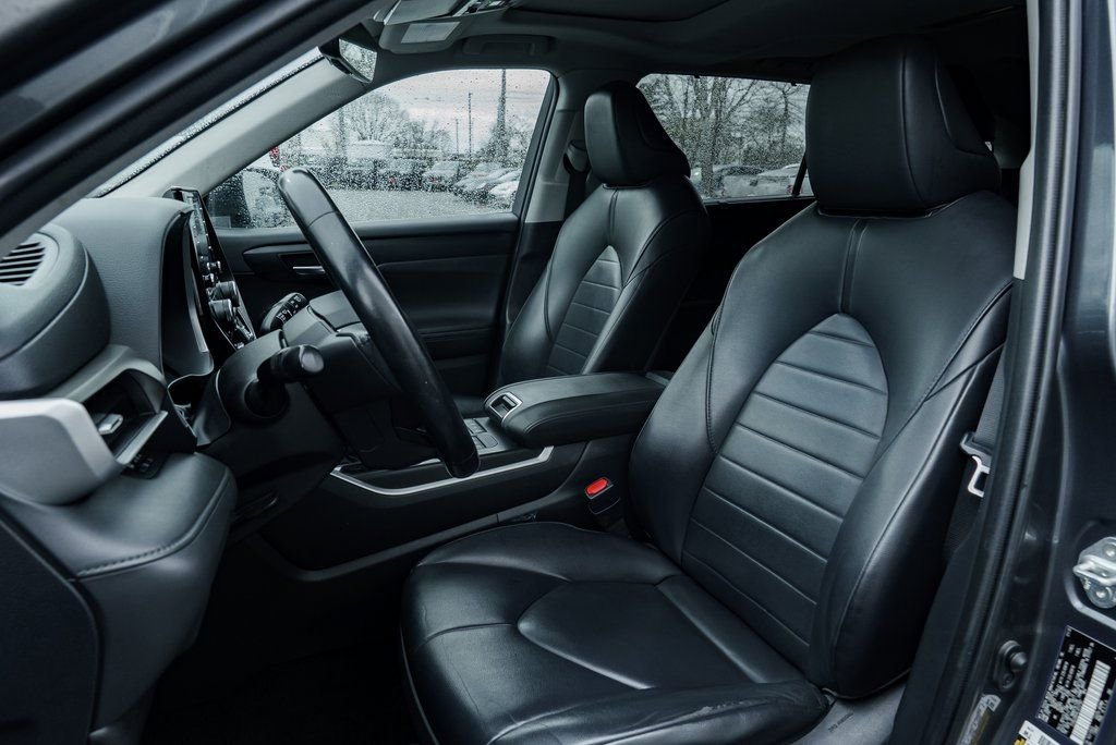 Used 2020 Toyota Highlander XLE image 20