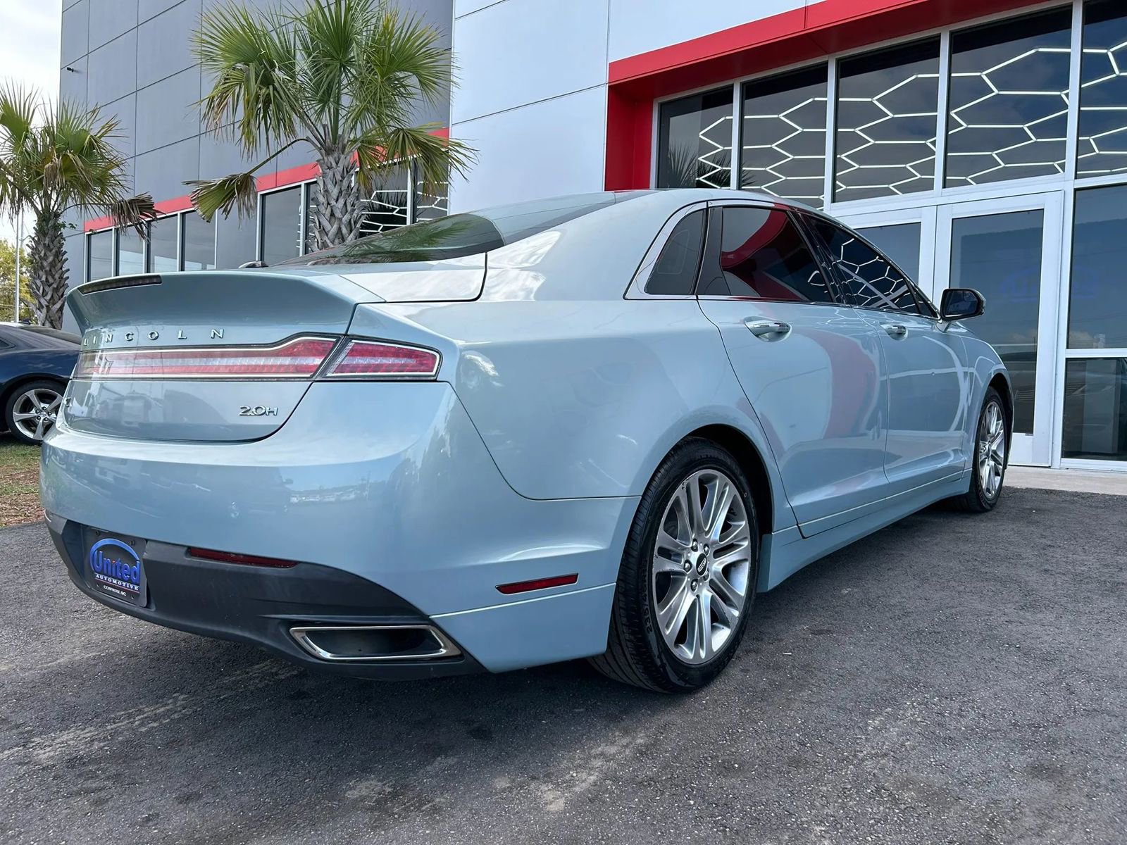Used 2014 Lincoln MKZ Hybrid image 4