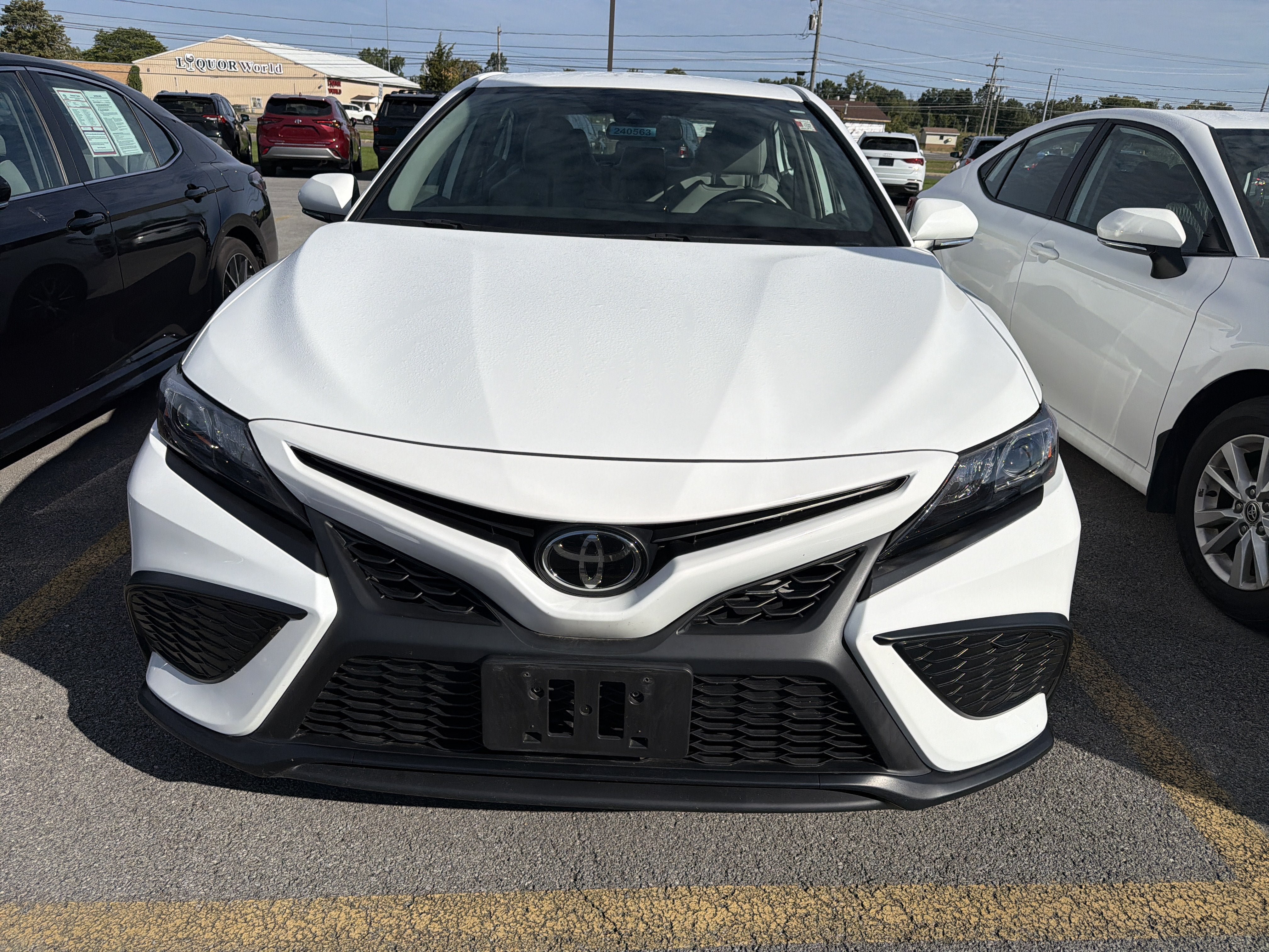 Used 2024 Toyota Camry SE AWD/4WD image 3