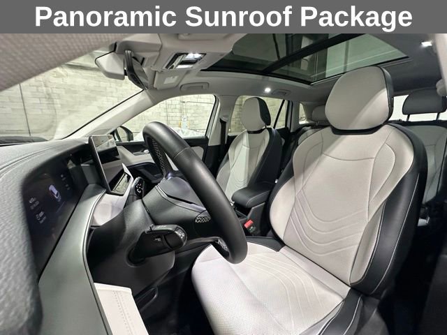 Used 2025 Volkswagen Tiguan SE image 14