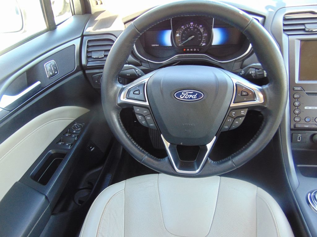 Used 2018 Ford Fusion Titanium FWD image 18