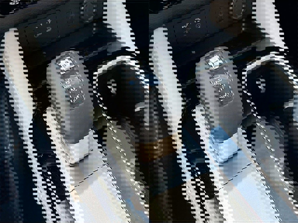 New 2025 Mitsubishi Outlander SE image 17