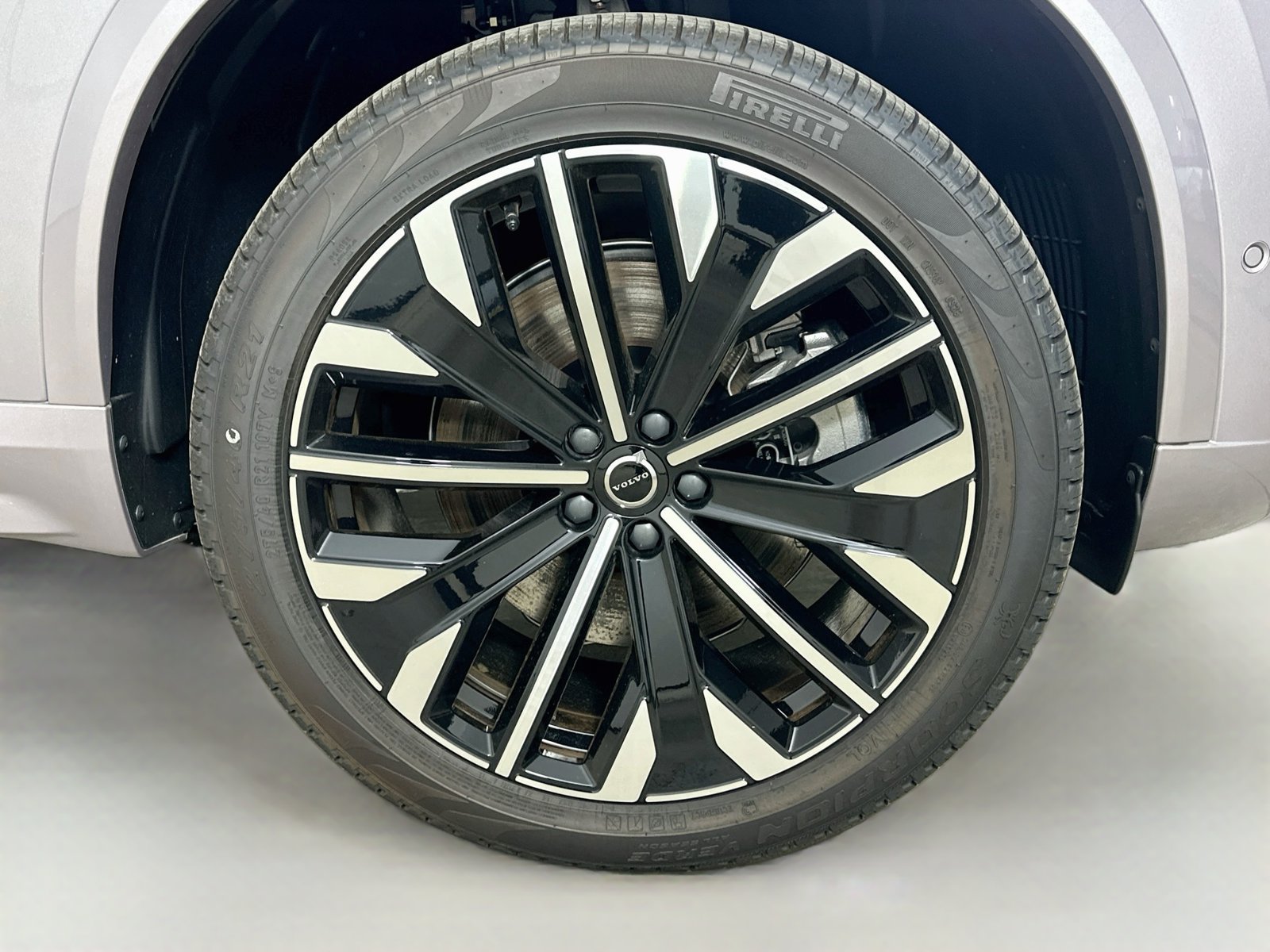 New 2026 Volvo XC90 T8 Plus w/ Protection Package Premier AWD/4WD image 10