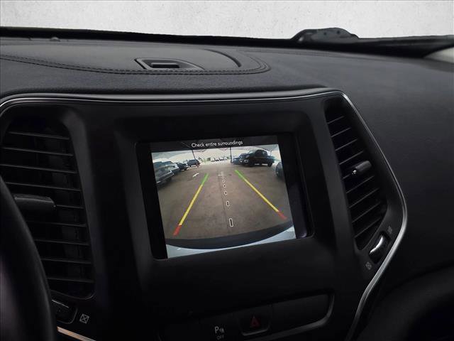Used 2019 Jeep Cherokee Latitude Plus FWD image 17