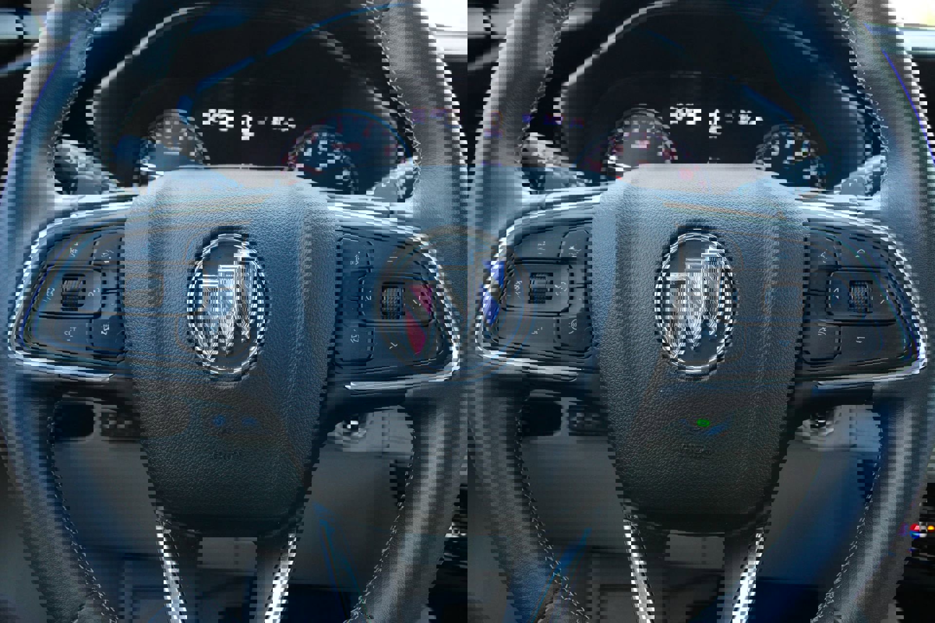 Used 2023 Buick Envision Avenir AWD/4WD image 32