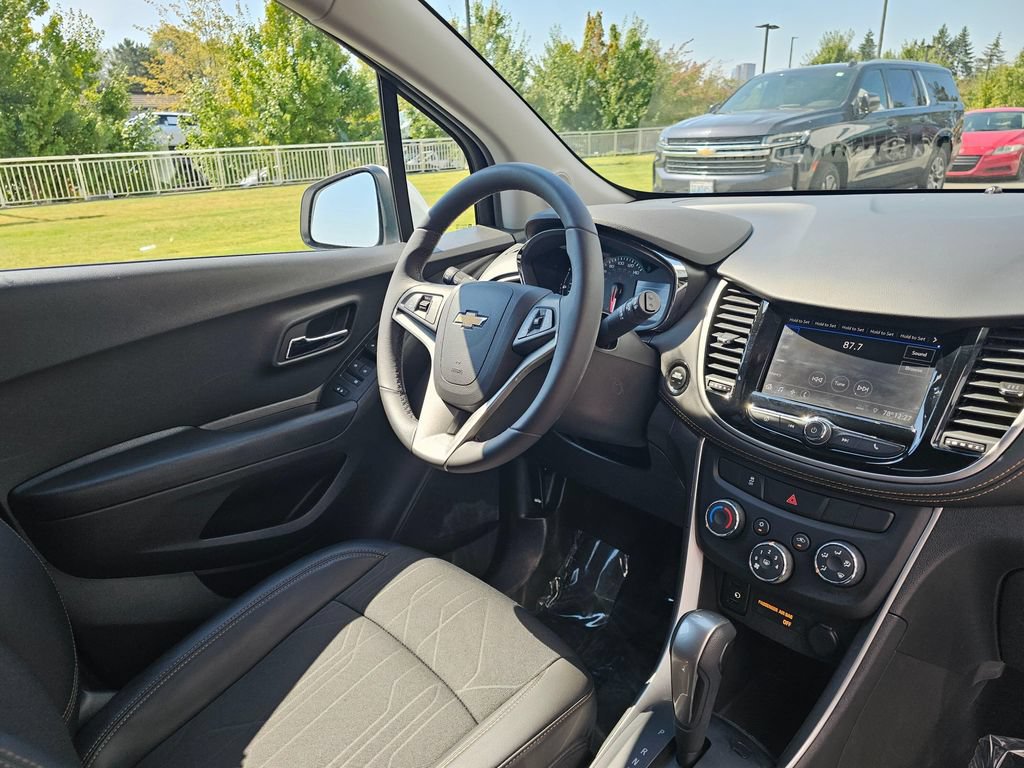 Used 2022 Chevrolet Trax LT w/ LT Convenience Package AWD/4WD image 9