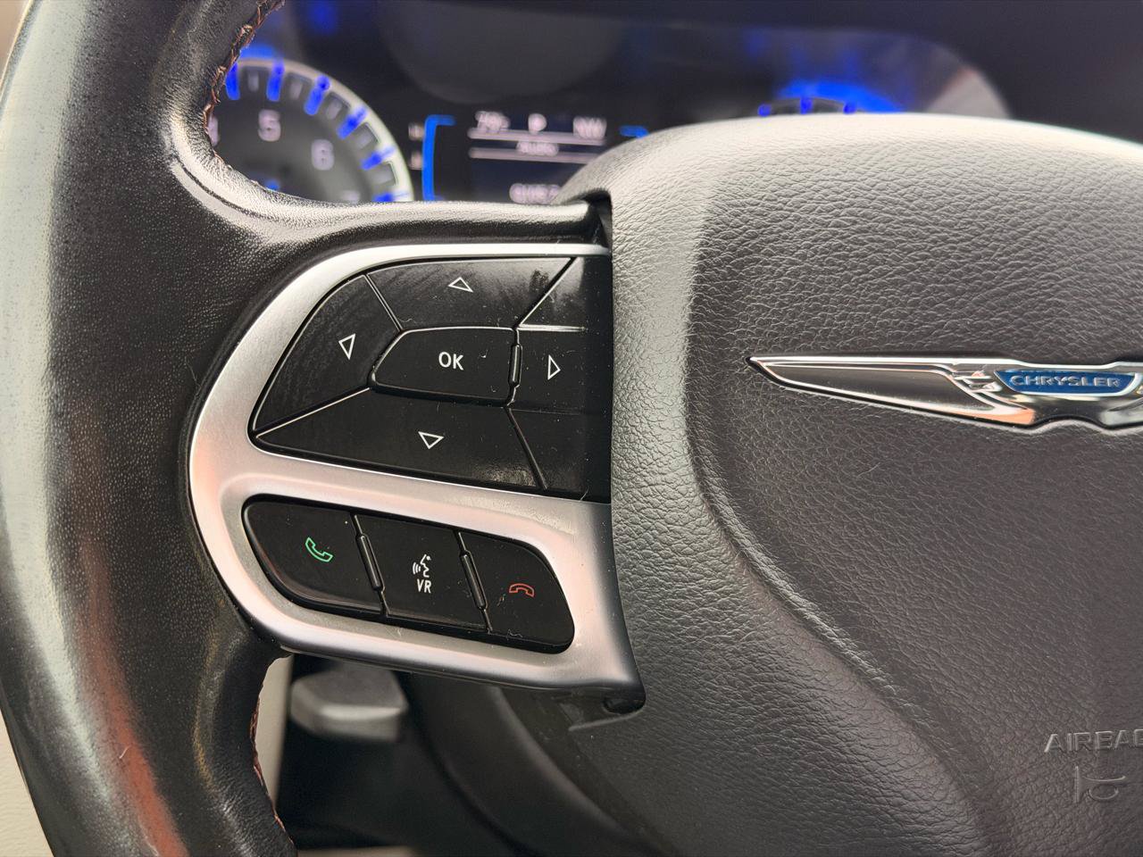 Used 2019 Chrysler Pacifica Touring-L FWD image 26