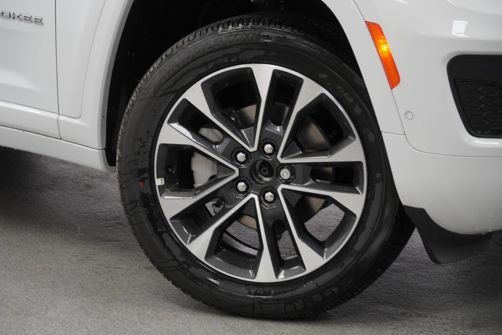 New 2025 Jeep Grand Cherokee Overland image 4