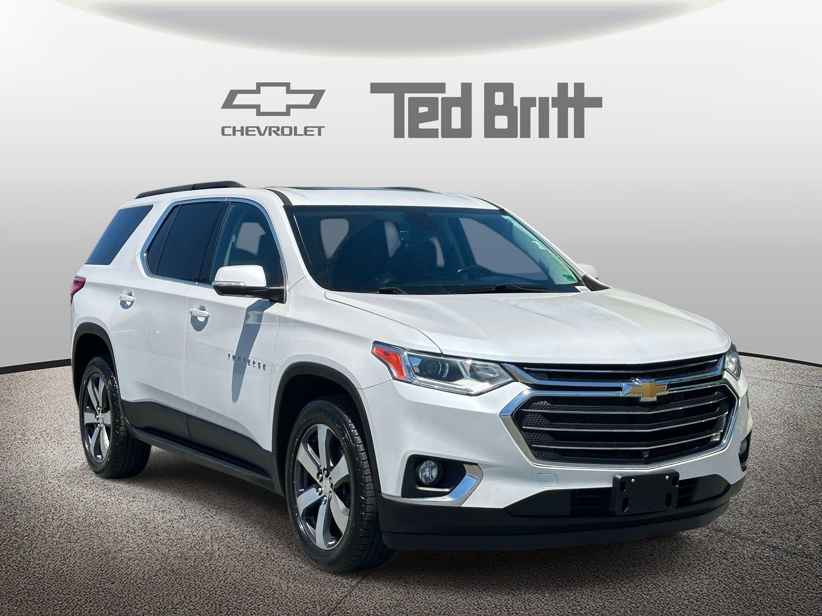 Used 2021 Chevrolet Traverse LT w/ LT Premium Package AWD/4WD image 3