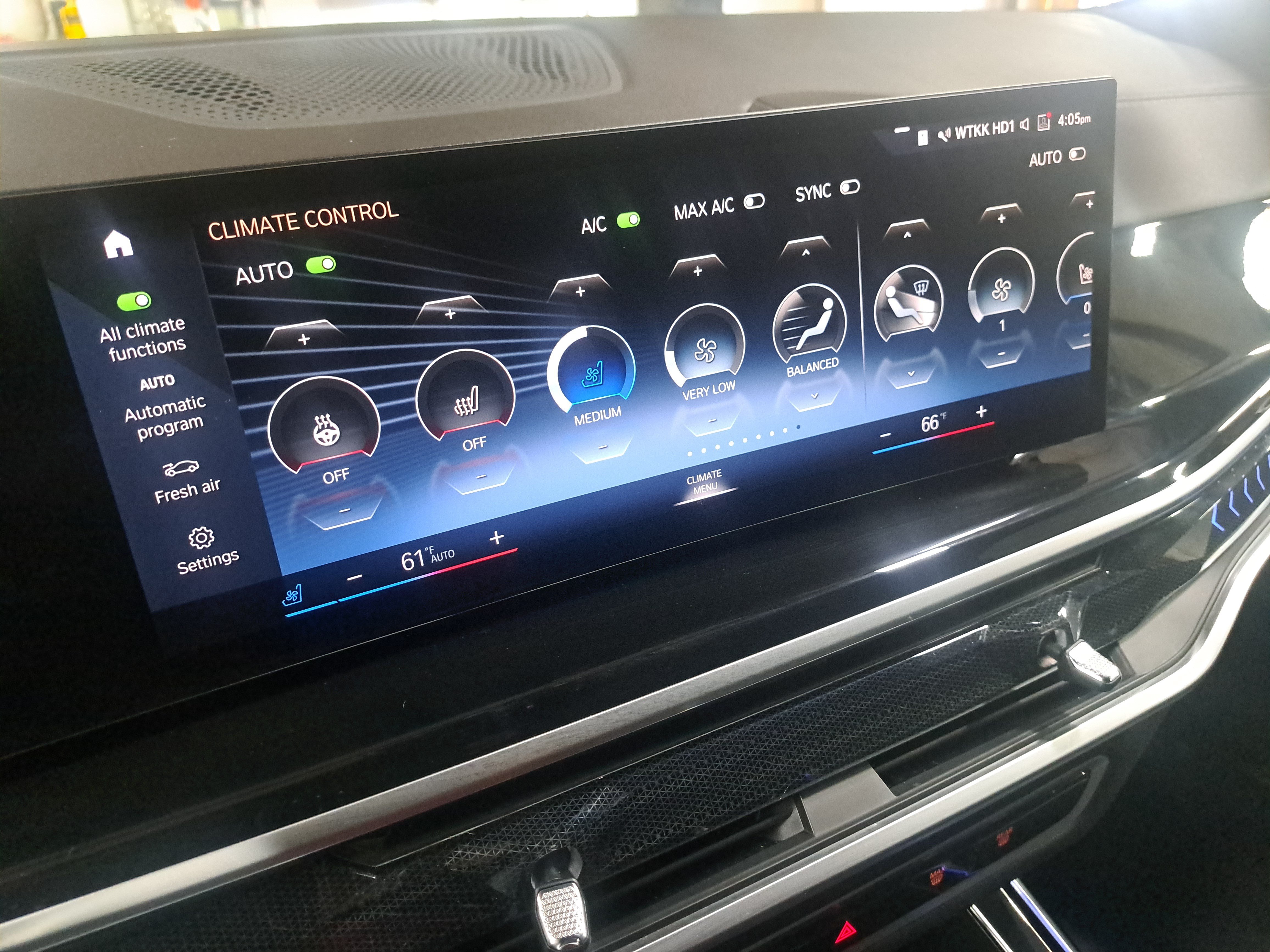 Used 2023 BMW X7 xDrive40i w/ Executive Package AWD/4WD image 21