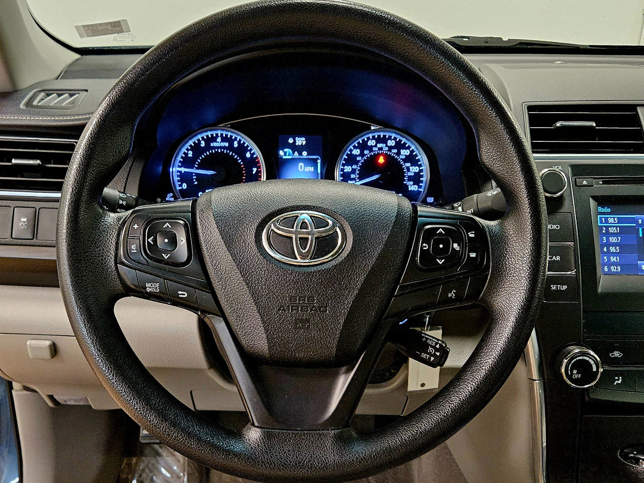 Used 2017 Toyota Camry LE image 11