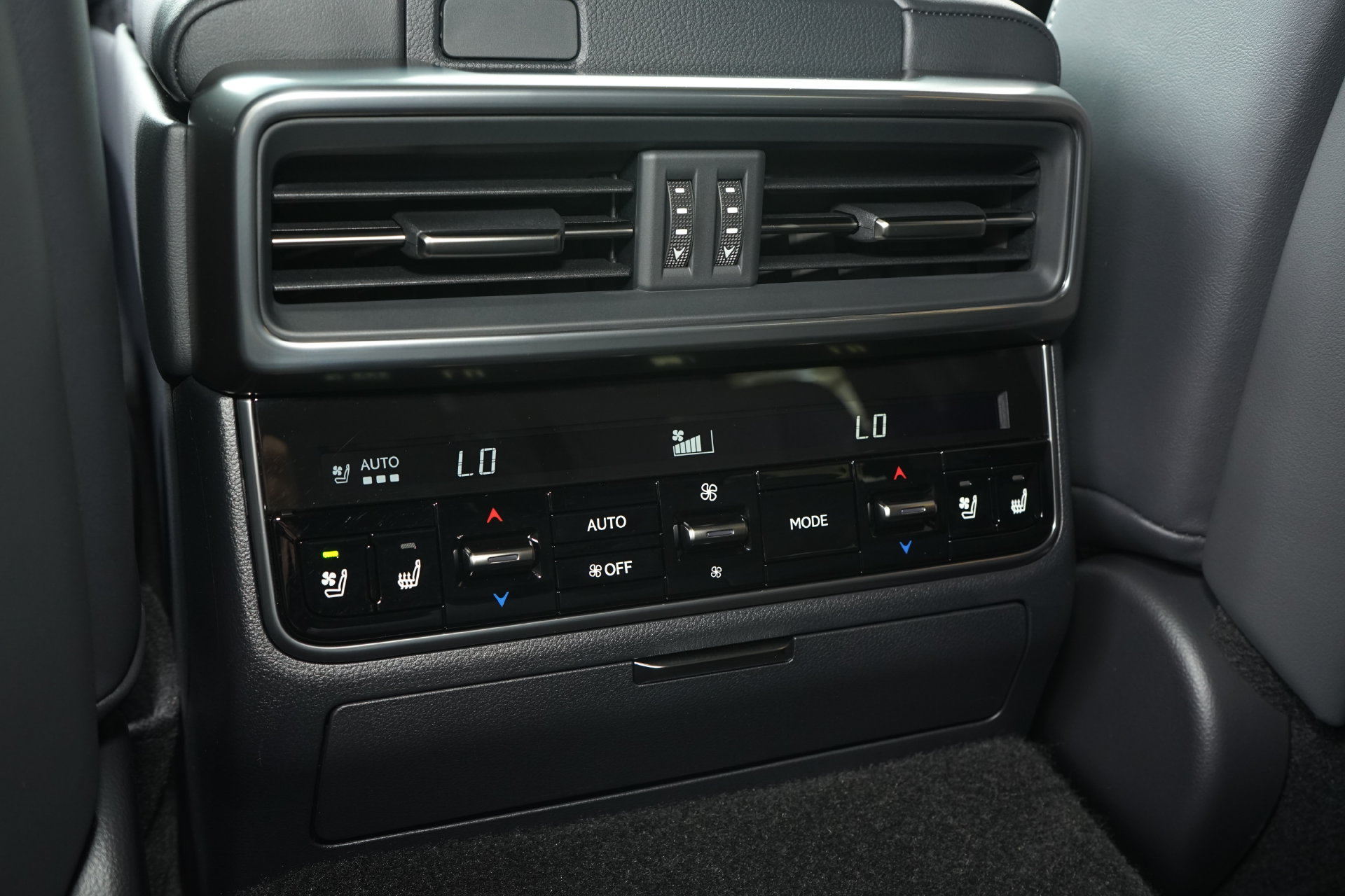 Used 2026 Lexus LX 700h Luxury AWD/4WD image 23