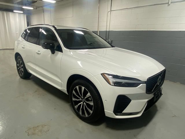 Used 2025 Volvo XC60 B5 Plus AWD/4WD image 4