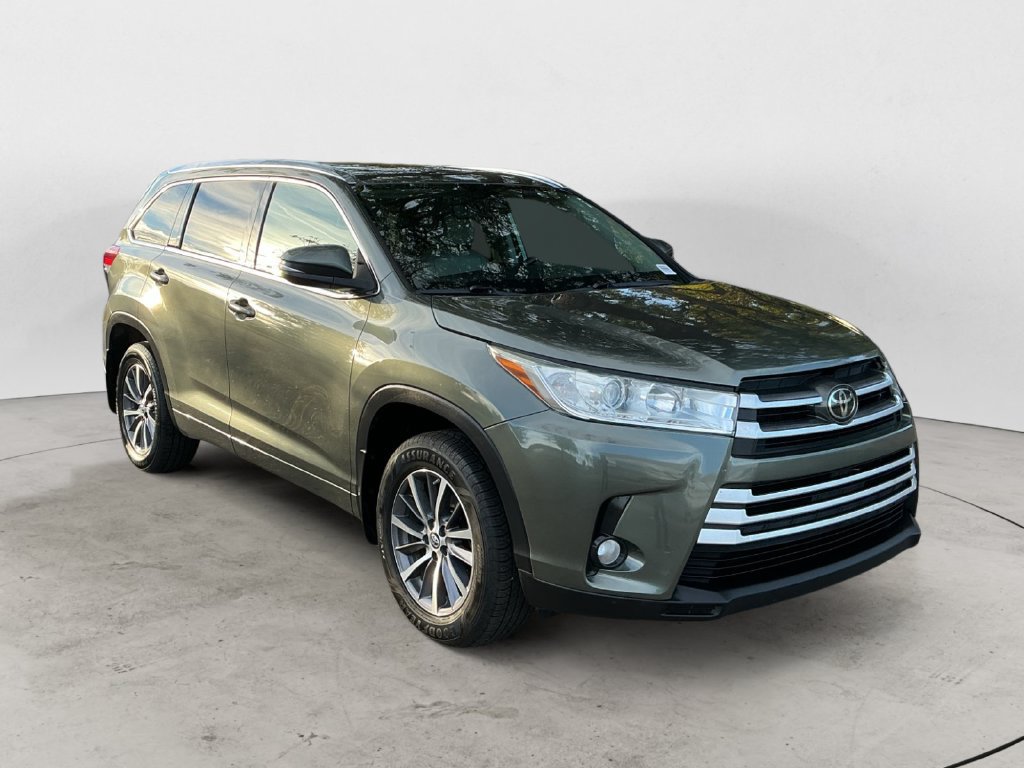 Used 2018 Toyota Highlander XLE AWD/4WD image 5