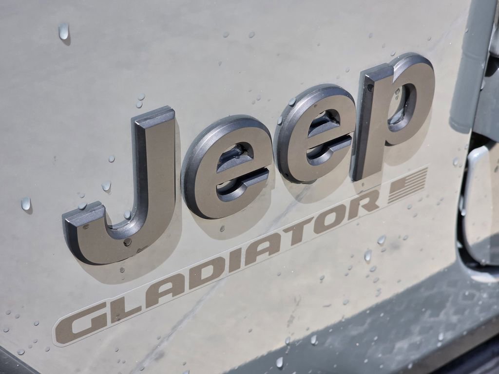 Used 2025 Jeep Gladiator Sport AWD/4WD image 7