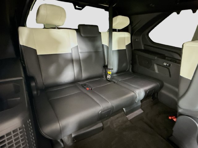 Used 2023 Toyota Sequoia Capstone AWD/4WD image 32