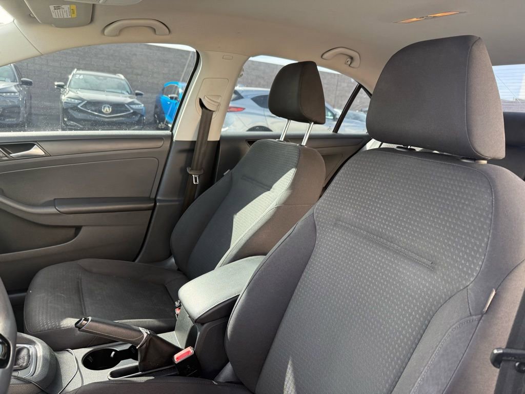 Used 2016 Volkswagen Jetta S image 9