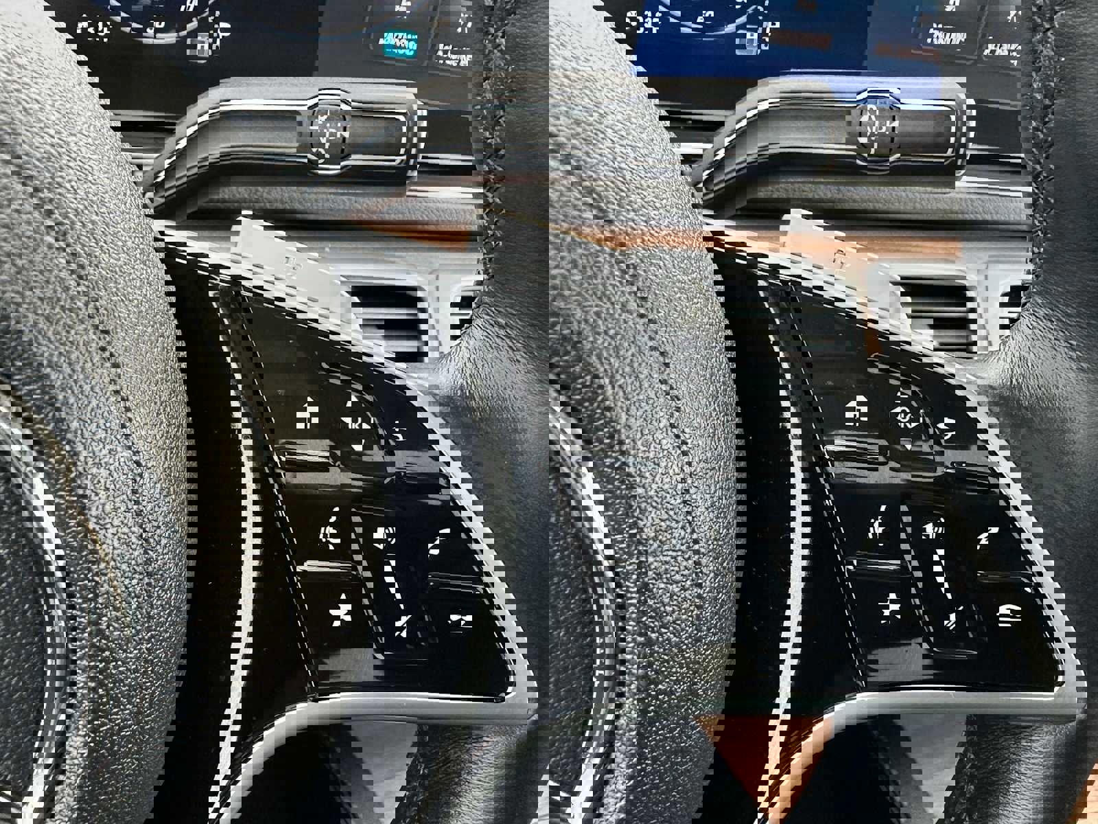 Used 2025 Mercedes-Benz GLE 450e 4MATIC image 38