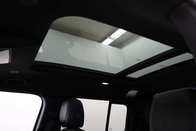 Used 2024 Land Rover Defender 110 S image 30