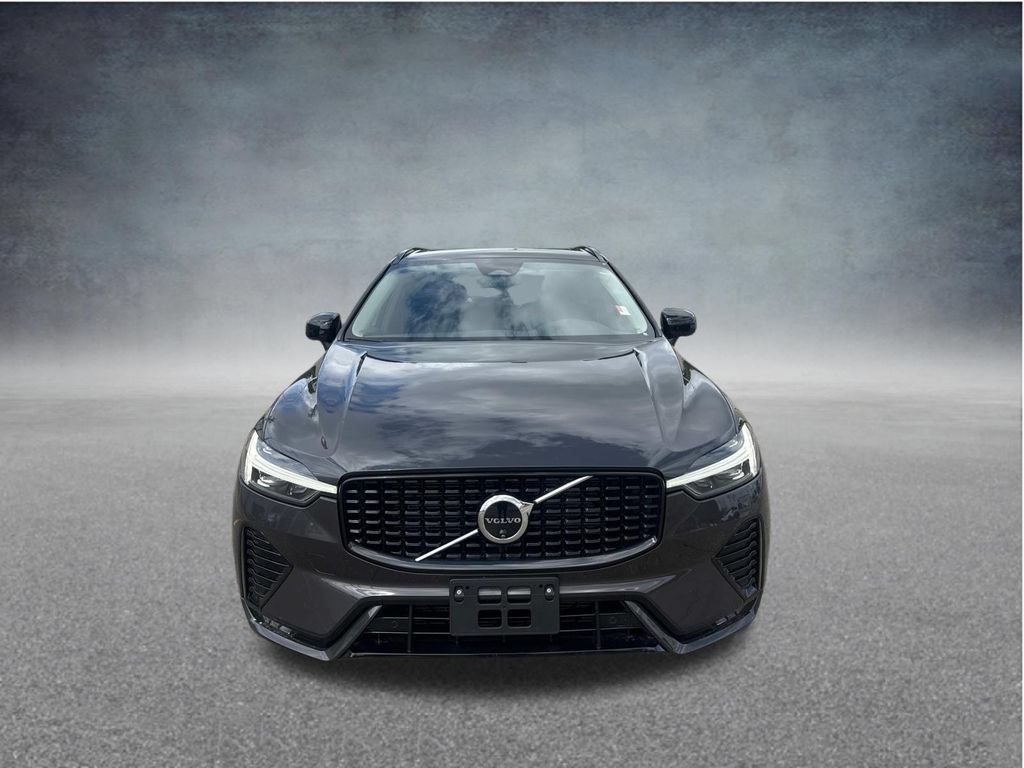 Certified 2025 Volvo XC60 B5 Plus AWD/4WD image 2
