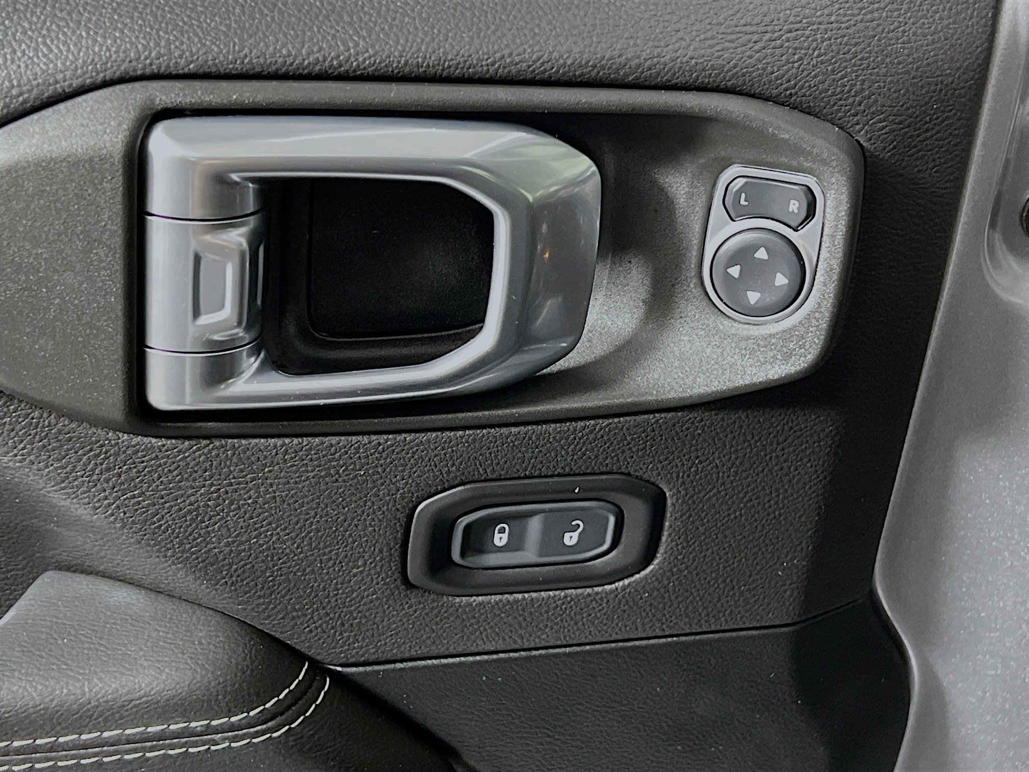 Used 2021 Jeep Wrangler Unlimited Sahara w/ Cold Weather Group image 17