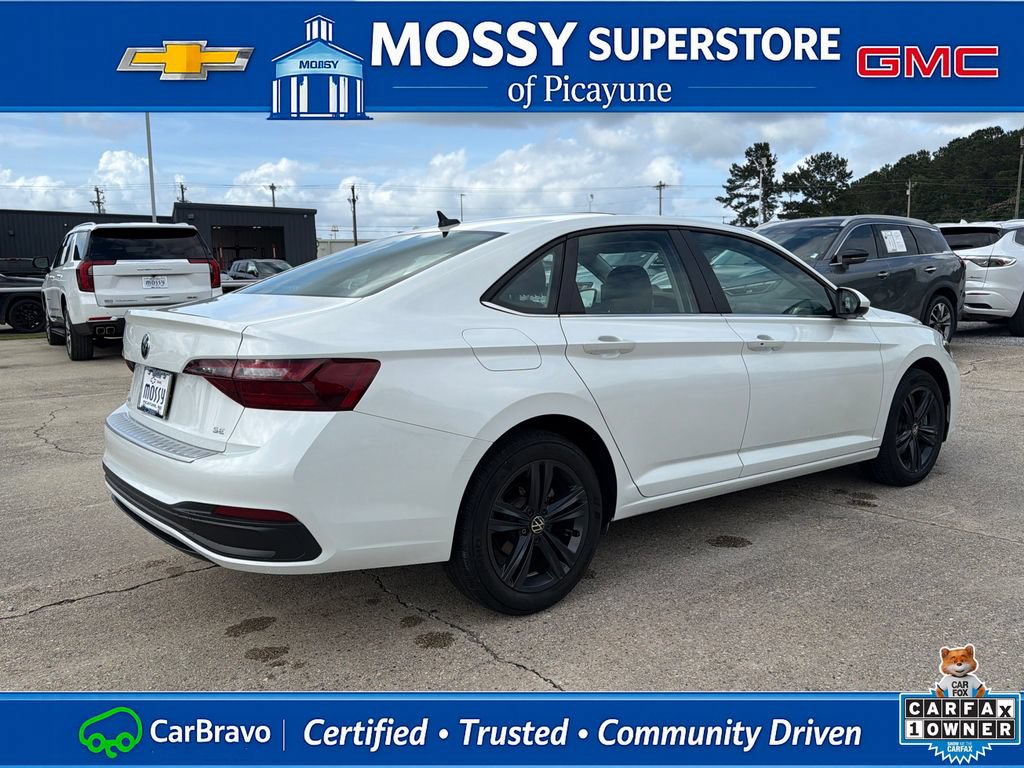 Used 2023 Volkswagen Jetta SE w/ Panoramic Sunroof Package FWD image 7
