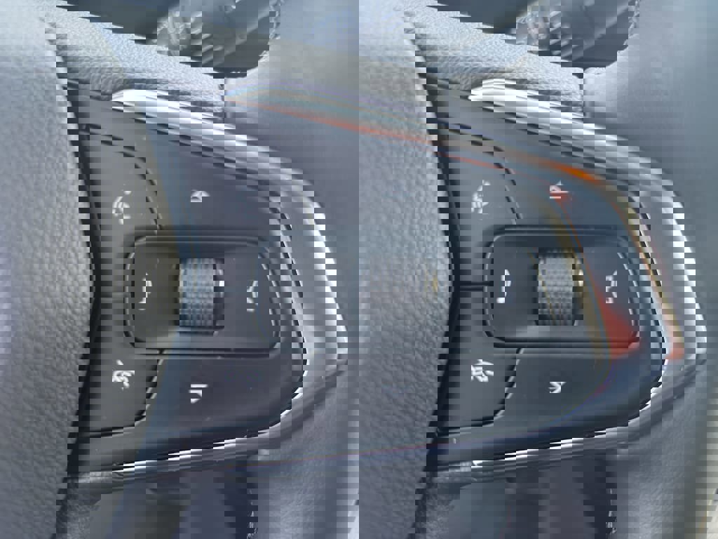 Used 2025 Chevrolet Trax LT w/ Driver Confidence Package image 21