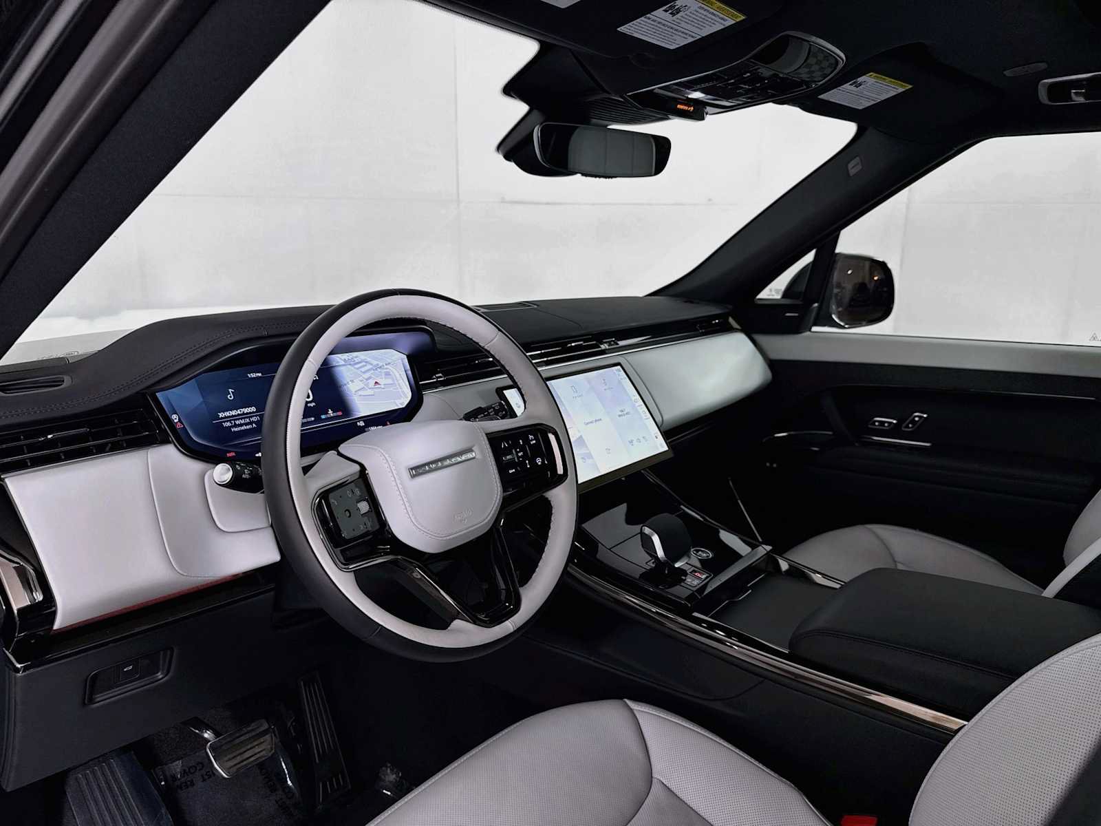 Used 2026 Land Rover Range Rover Sport Dynamic SE AWD/4WD image 9