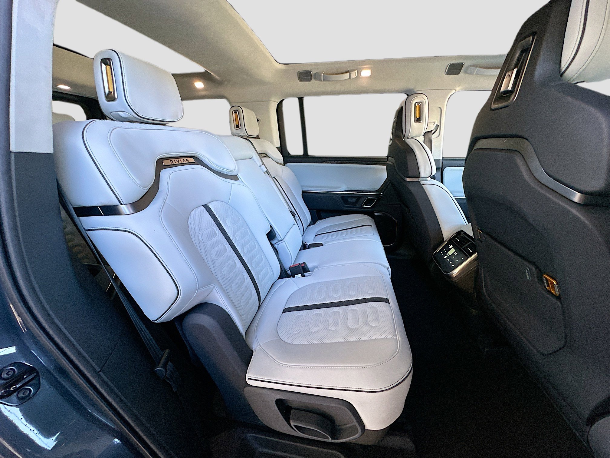 Used 2023 Rivian R1S Adventure image 29