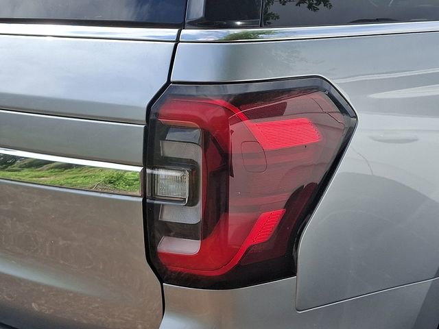 Used 2024 Ford Expedition Limited AWD/4WD image 8
