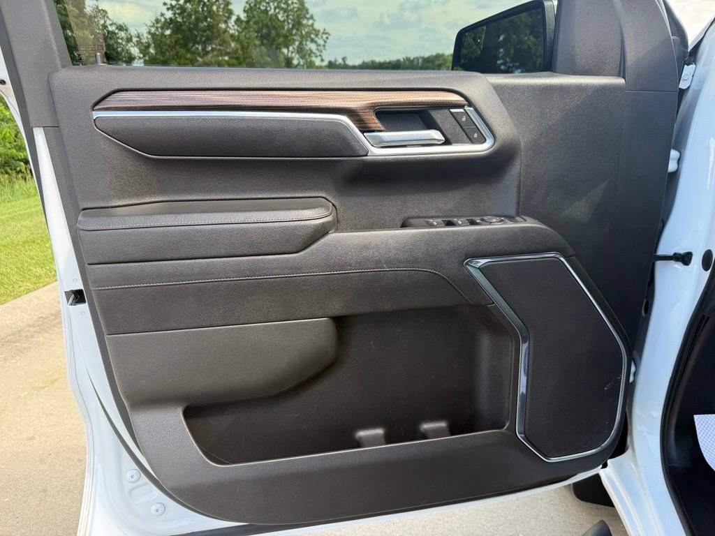 Used 2023 Chevrolet Silverado 1500 LT AWD/4WD image 23