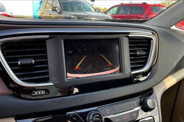 Used 2022 Chrysler Voyager LX FWD image 14