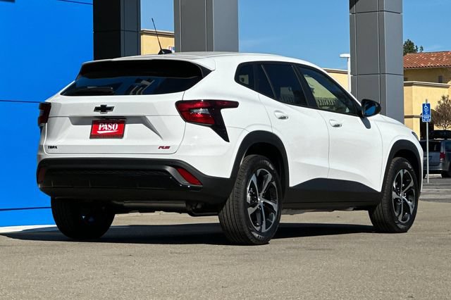 New 2026 Chevrolet Trax RS w/ Sunroof Package FWD image 5