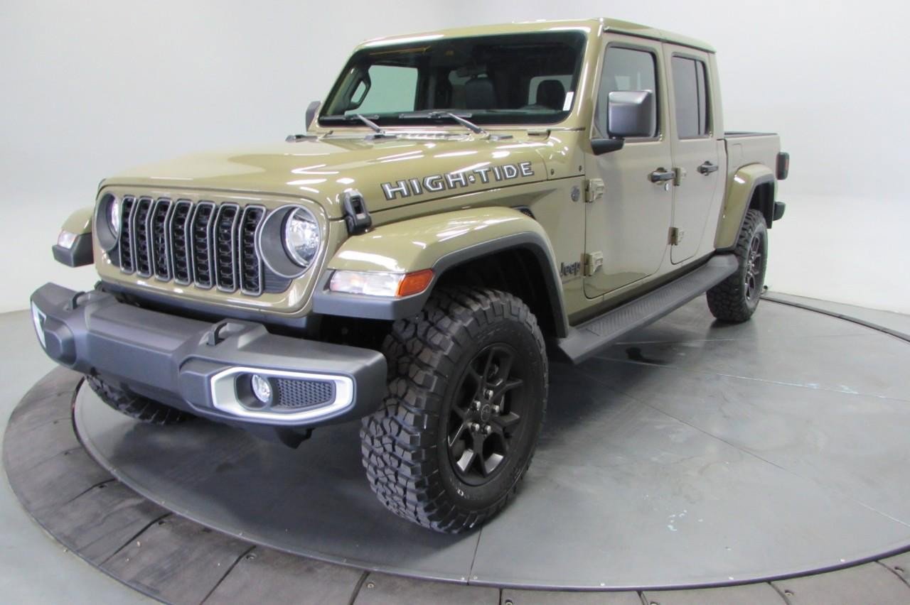 New 2025 Jeep Gladiator Sport image 3