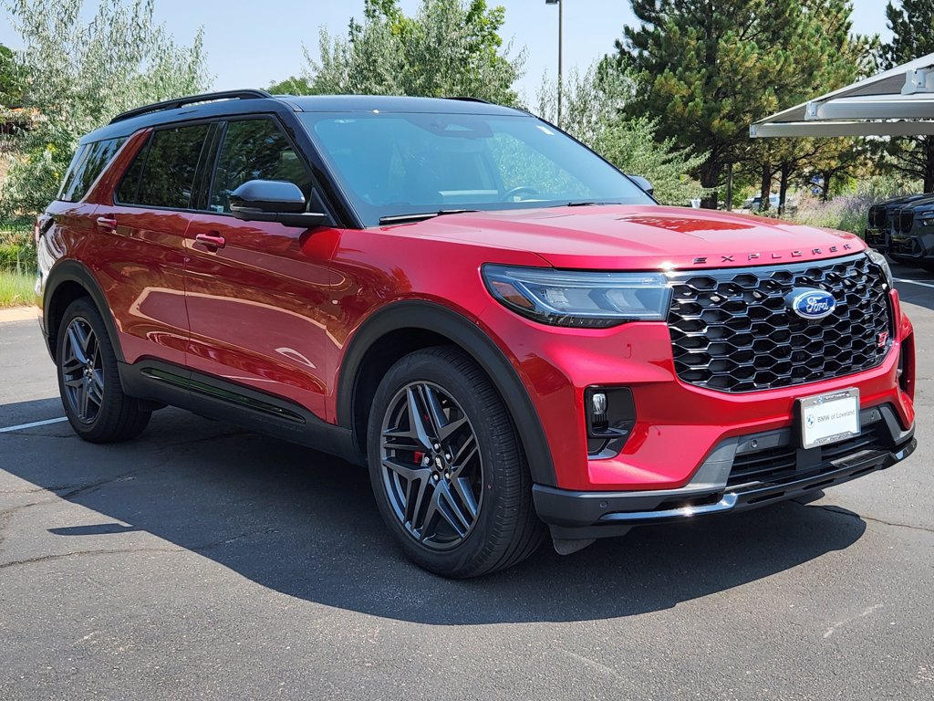 Used 2025 Ford Explorer ST AWD/4WD image 4