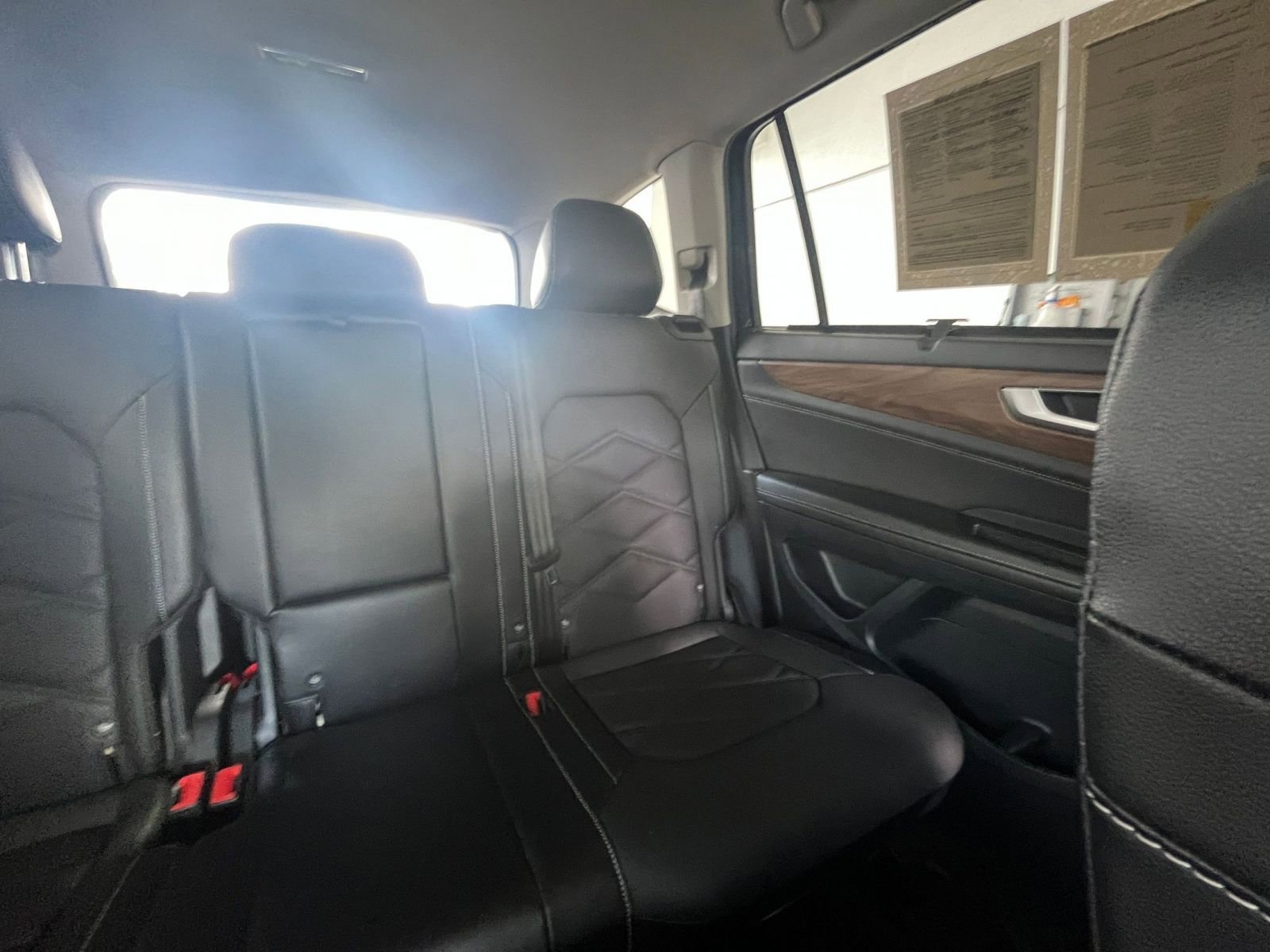 Used 2025 Volkswagen Atlas SE AWD/4WD image 40