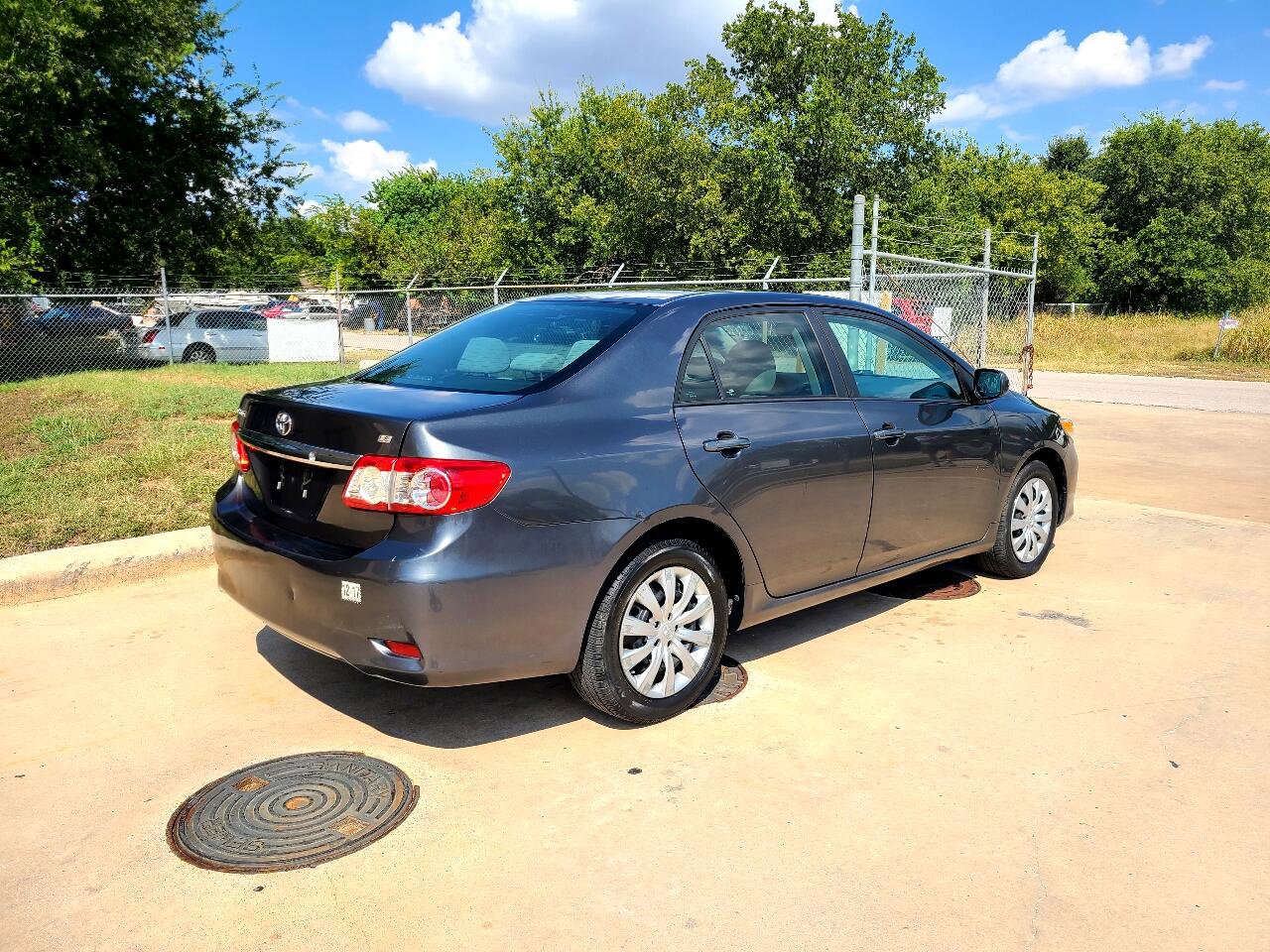 Used 2012 Toyota Corolla LE image 3