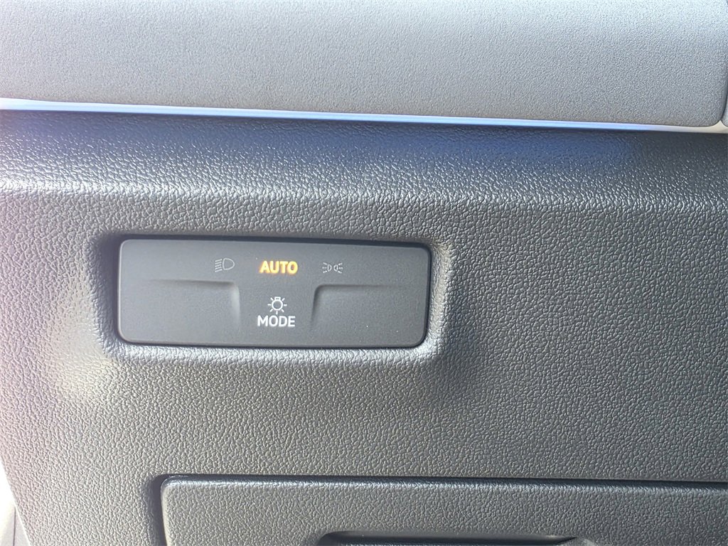 New 2026 Volkswagen Tiguan SE R-Line image 17