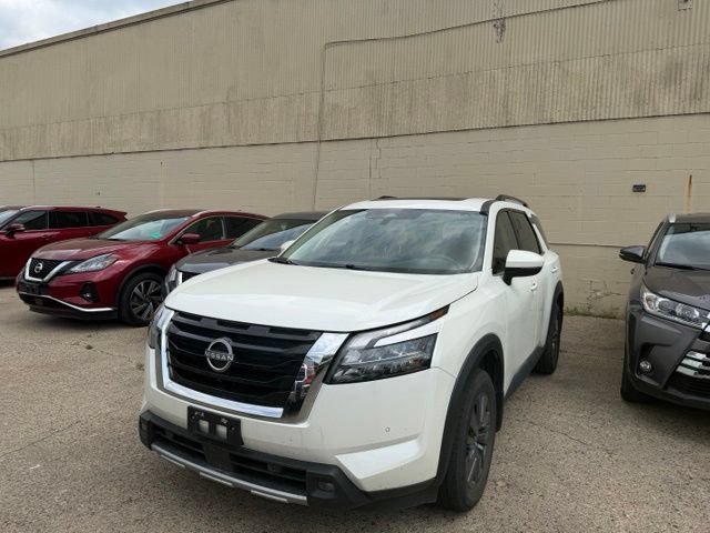 Used 2024 Nissan Pathfinder SV