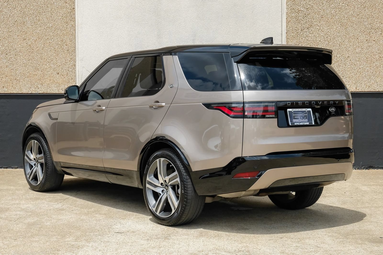 Used 2021 Land Rover Discovery HSE R-Dynamic AWD/4WD image 10