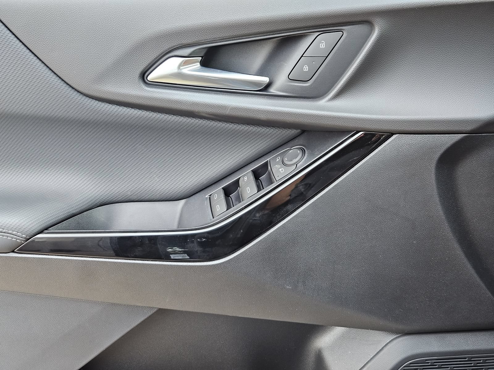 New 2027 Chevrolet Equinox LT w/ Midnight Edition FWD image 23