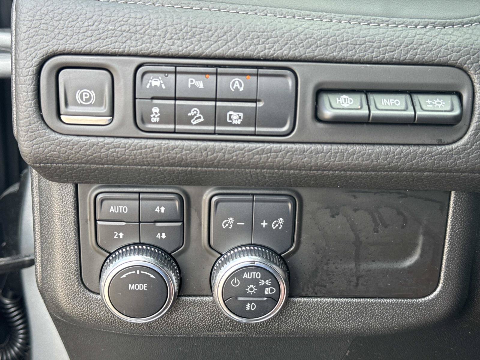 Used 2023 GMC Yukon XL Denali AWD/4WD image 23